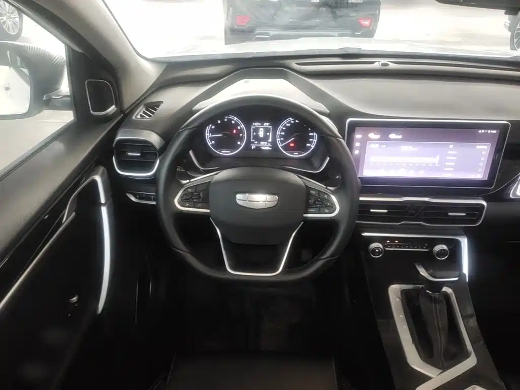 Geely Binyue — фото 11