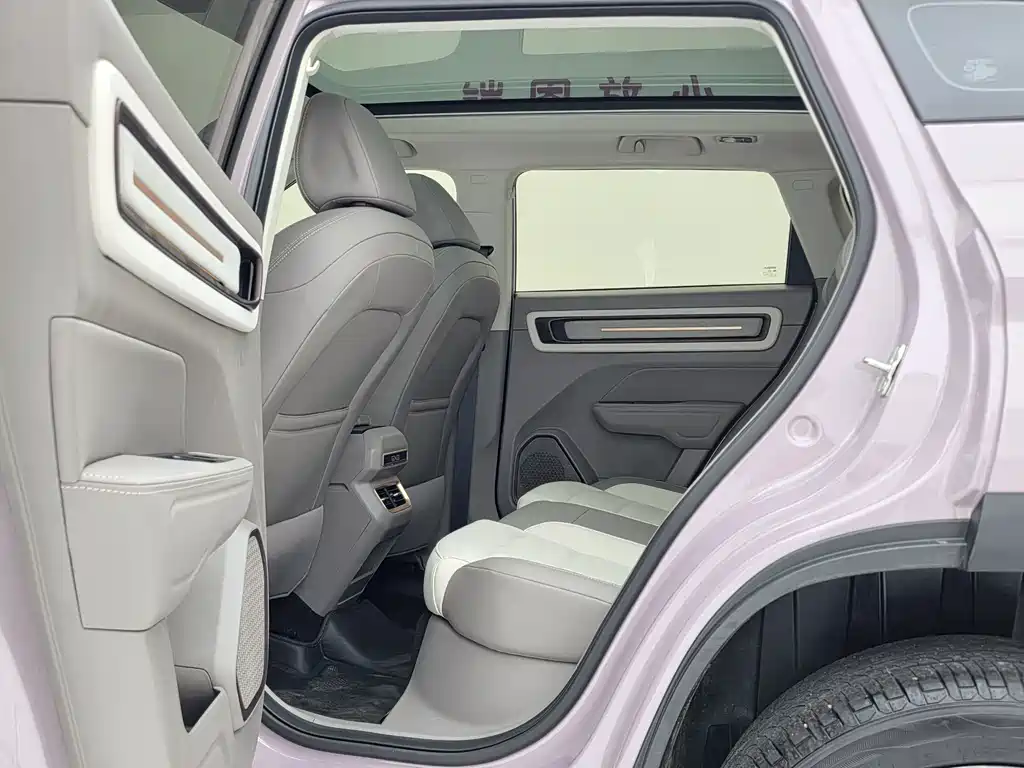 Geely Icon — фото 8