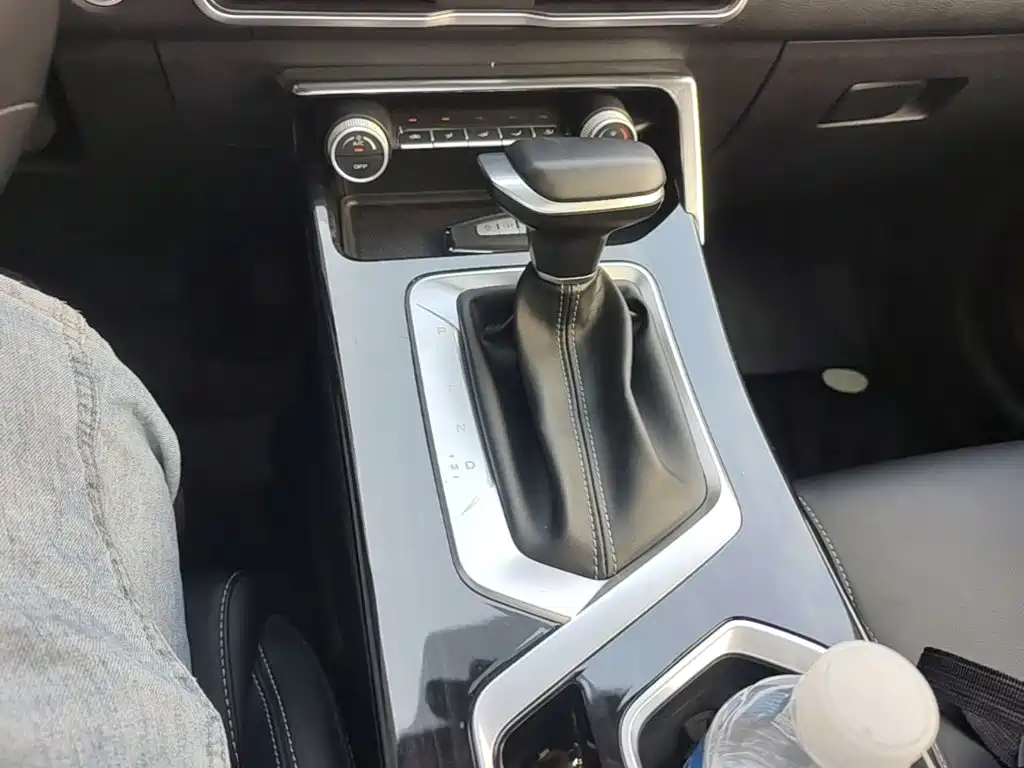 Geely Binyue — фото 10