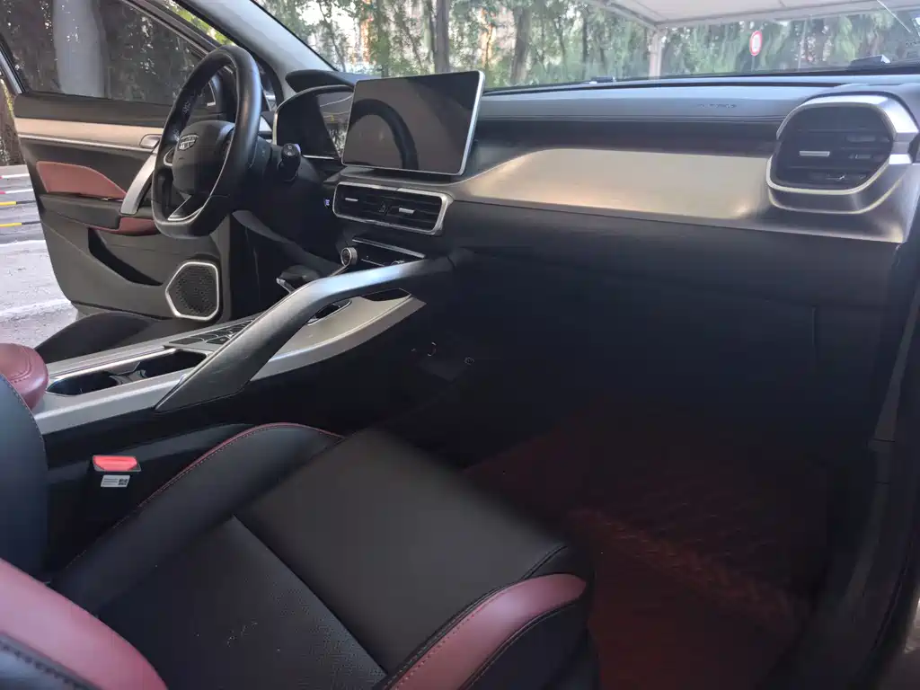 Geely Binyue — фото 11