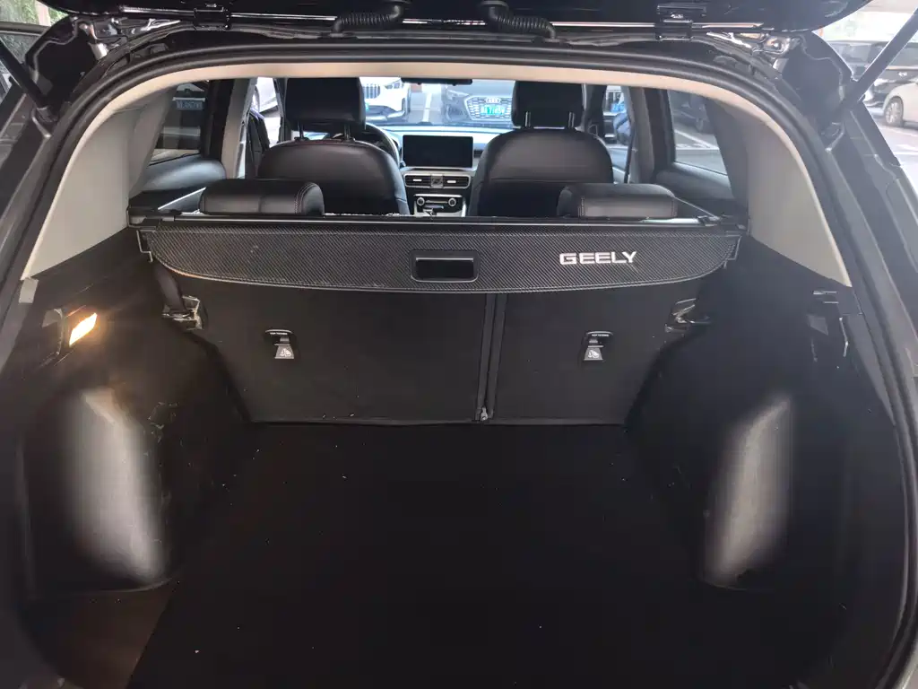 Geely Binyue — фото 13