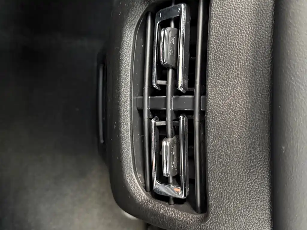 Haval M6 — фото 10