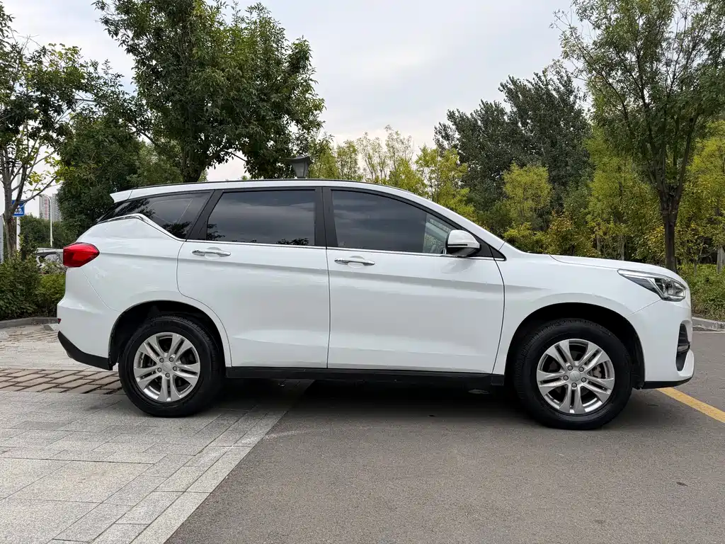 Haval M6 — фото 5