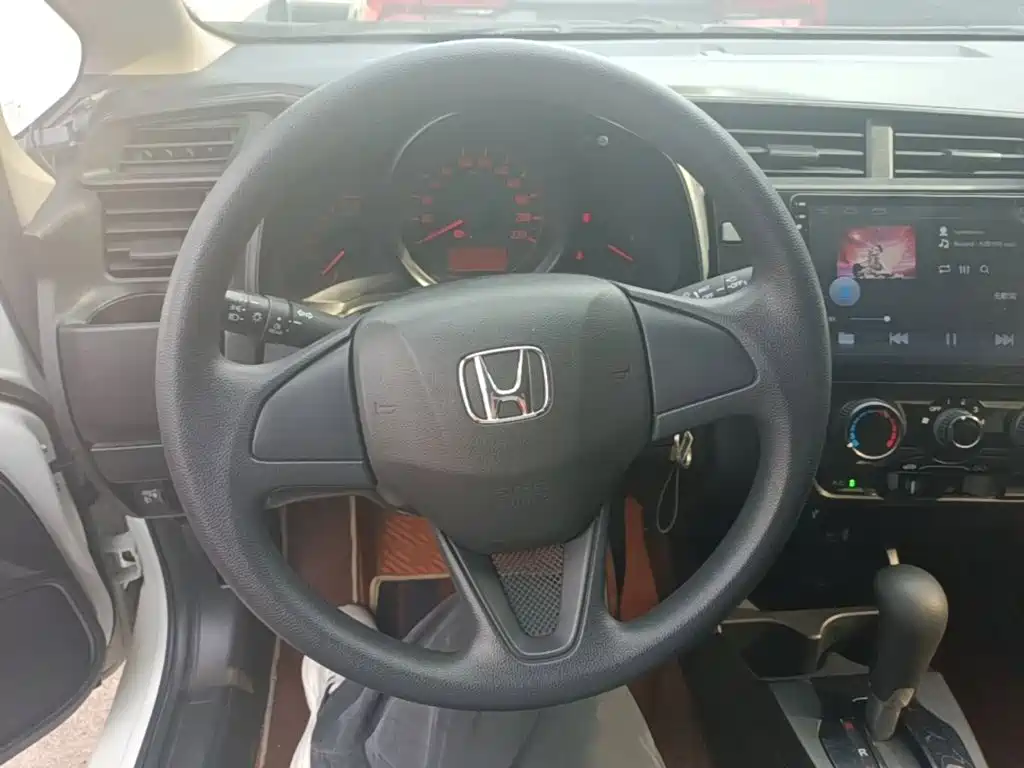 Honda Fit — фото 11