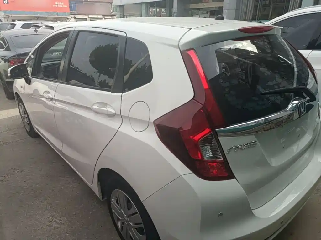 Honda Fit — фото 5