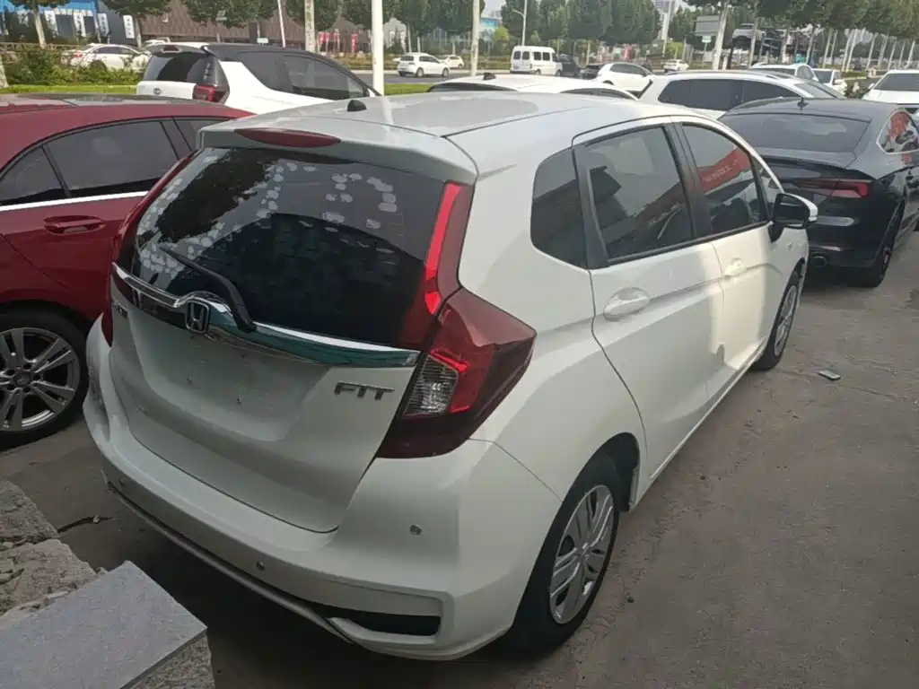 Honda Fit — фото 7