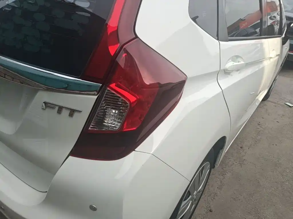 Honda Fit — фото 8