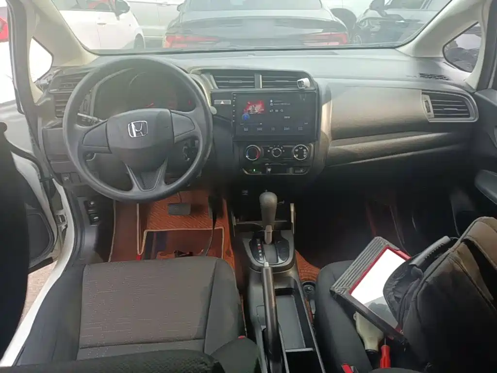 Honda Fit — фото 10