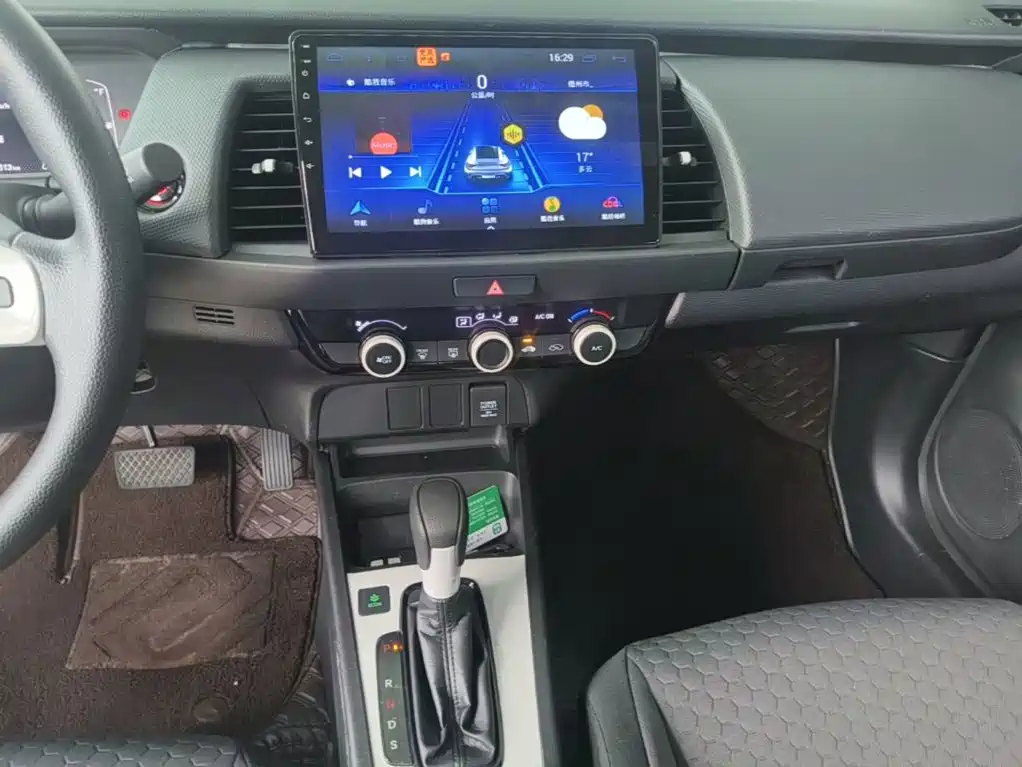Honda Fit — фото 13