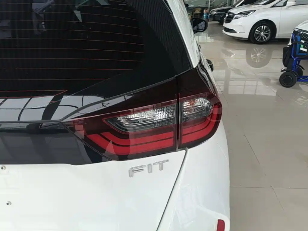 Honda Fit — фото 8