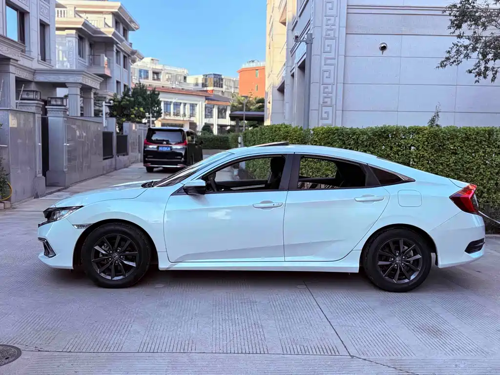 Honda Civic — фото 8