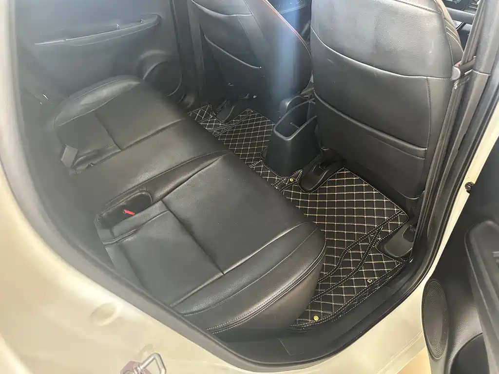 Honda Fit — фото 7