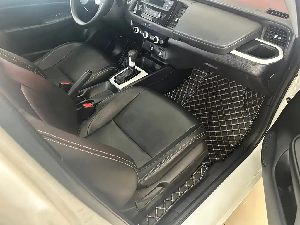Honda Fit — фото 8