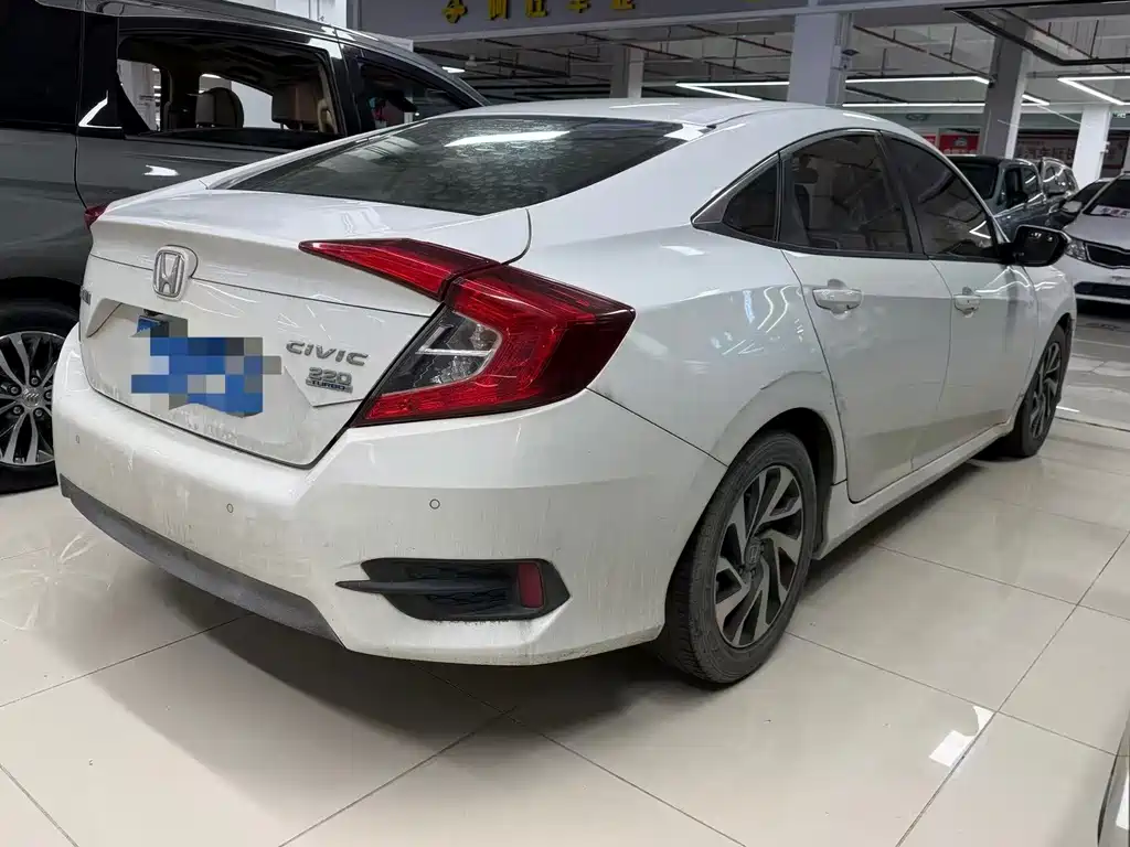 Honda Civic — фото 7