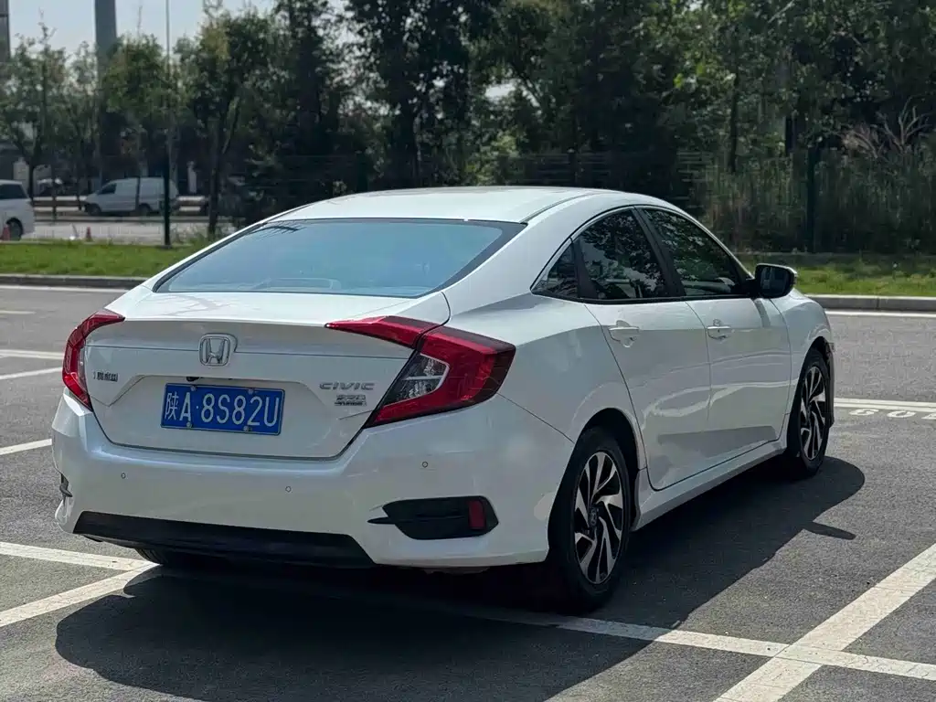 Honda Civic — фото 8