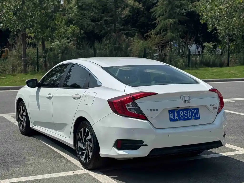 Honda Civic — фото 10