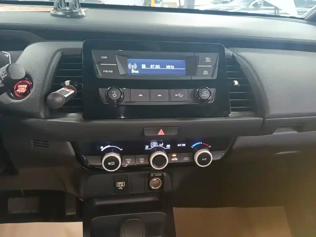 Honda Fit — фото 13