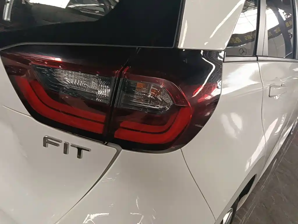 Honda Fit — фото 8