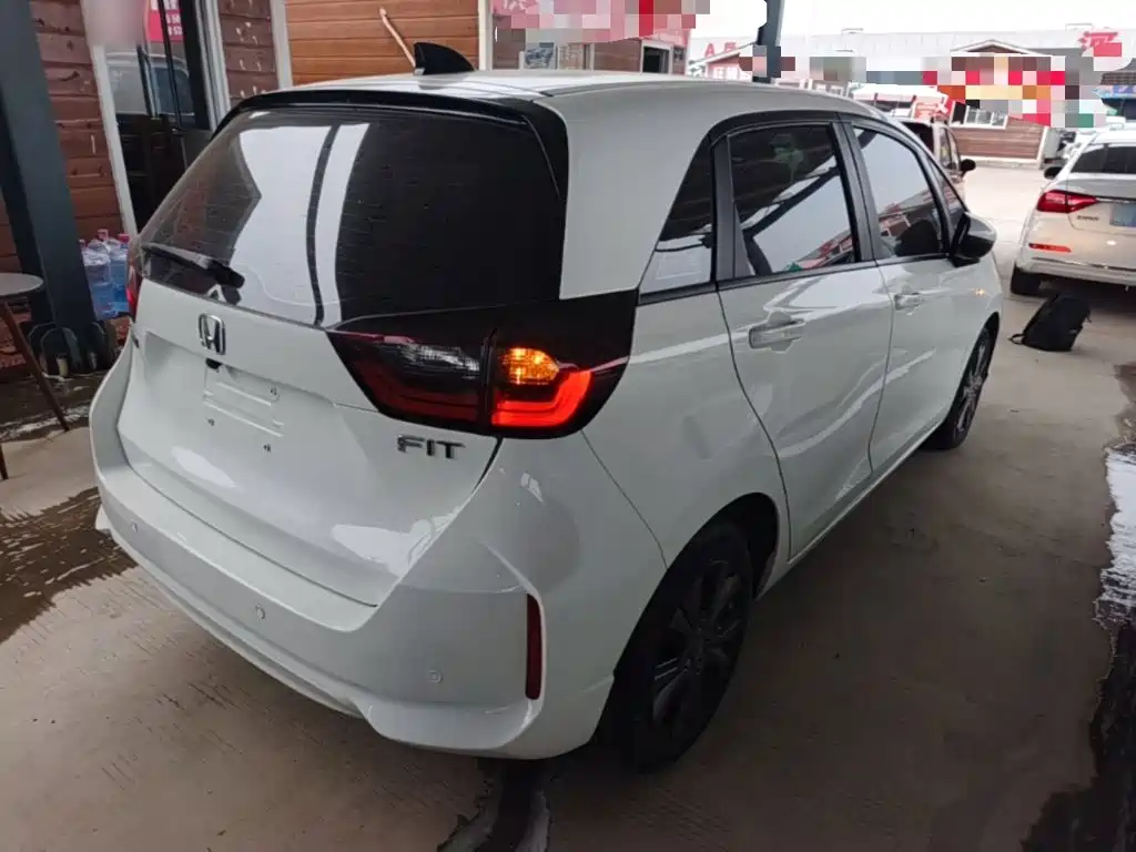 Honda Fit — фото 5