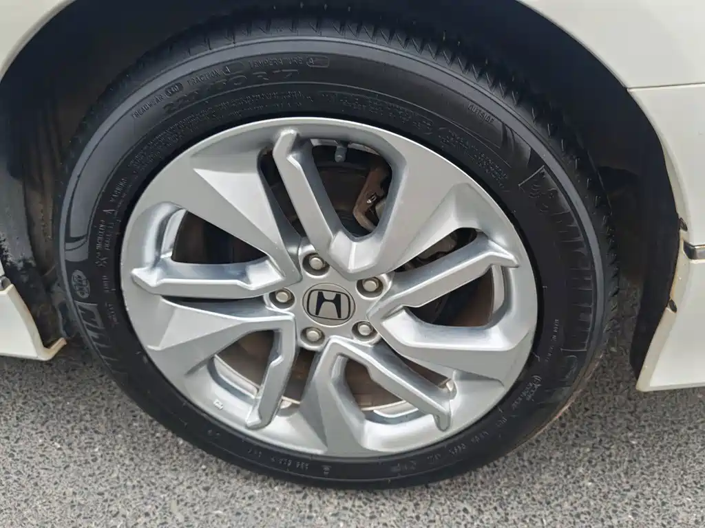 Honda Accord — фото 11