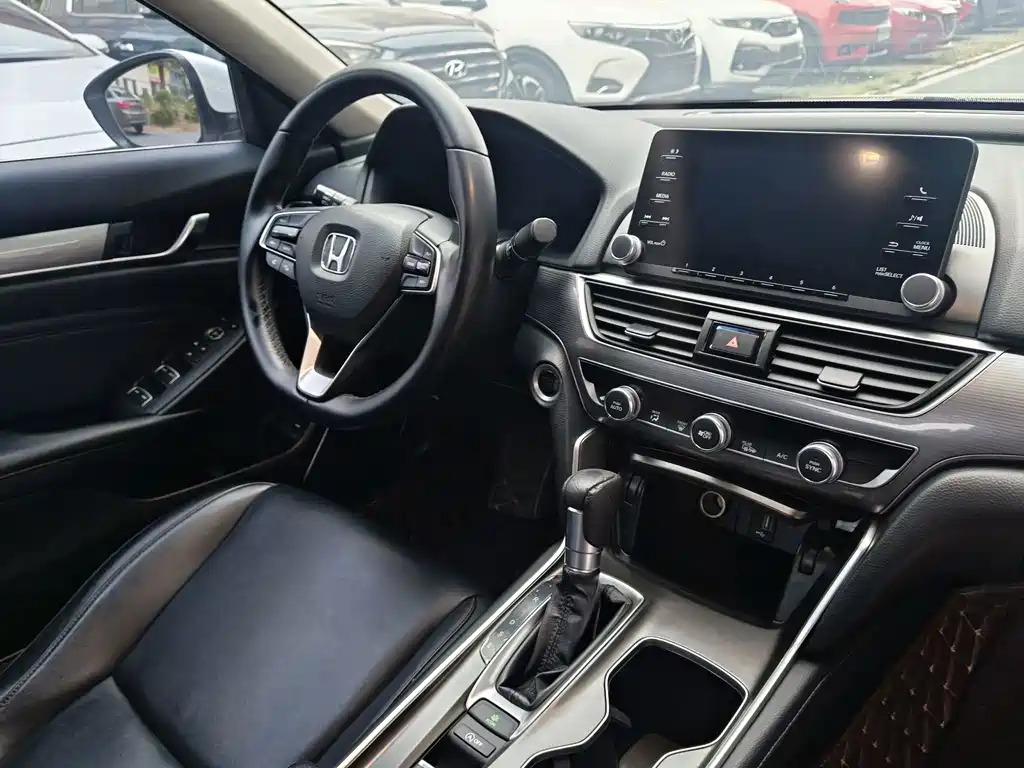 Honda Accord — фото 17