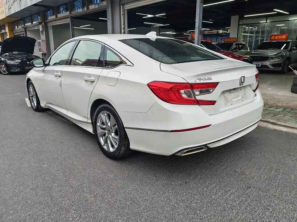 Honda Accord — фото 4