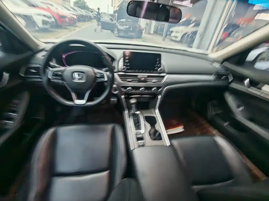 Honda Accord — фото 8