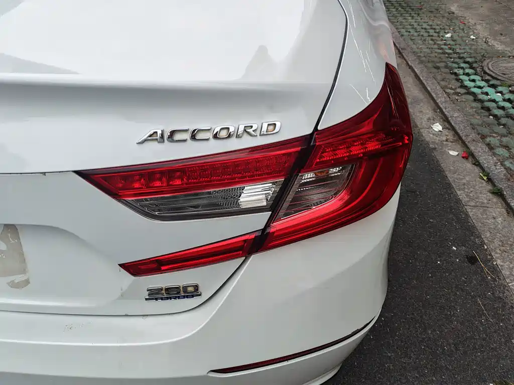 Honda Accord — фото 10