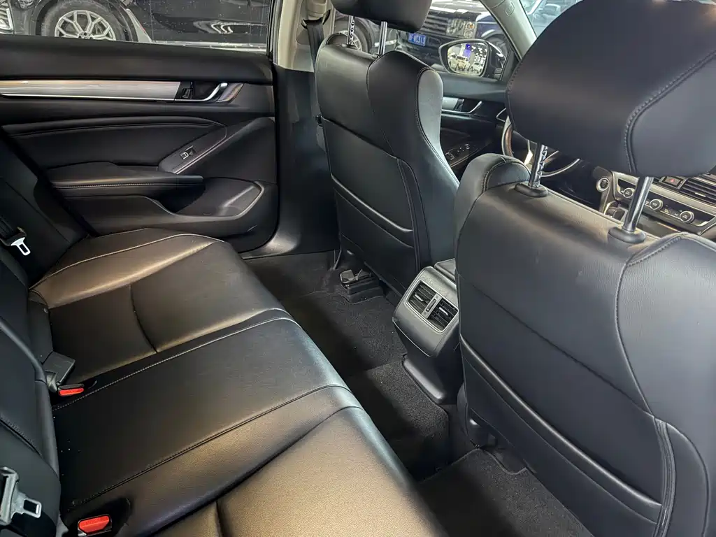 Honda Accord — фото 17