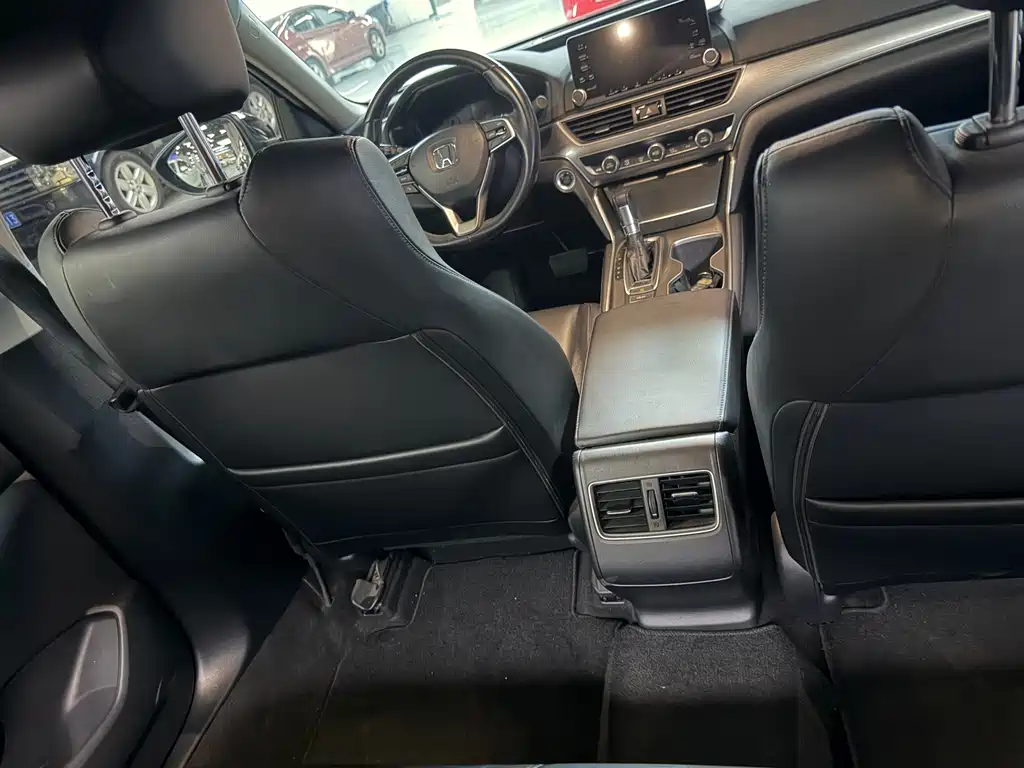 Honda Accord — фото 6