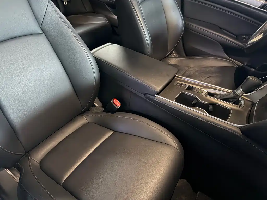 Honda Accord — фото 8