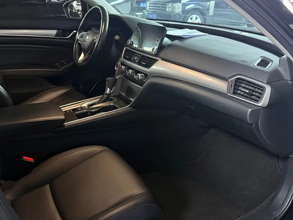 Honda Accord — фото 9