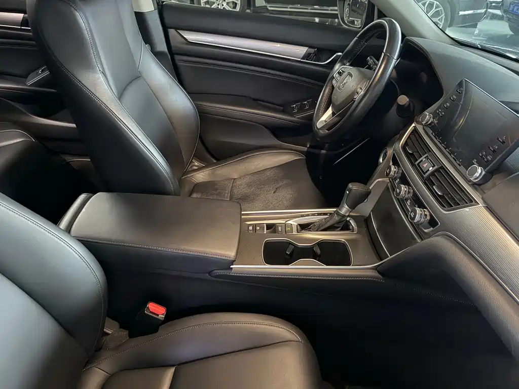 Honda Accord — фото 10