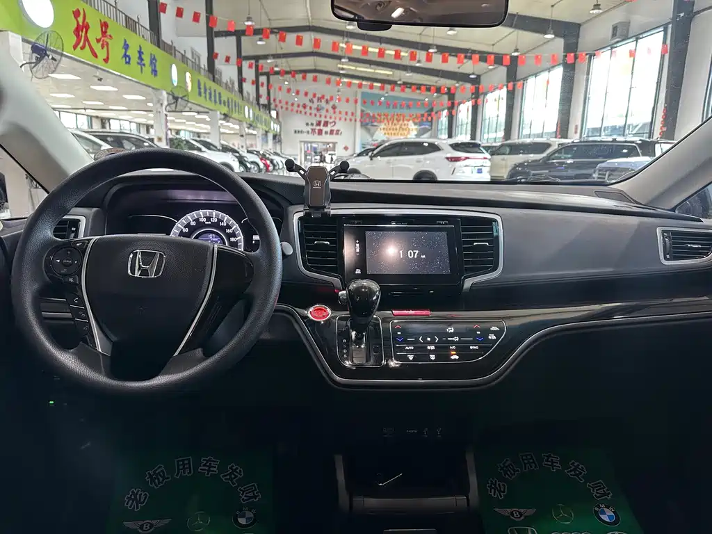 Honda Odyssey — фото 15