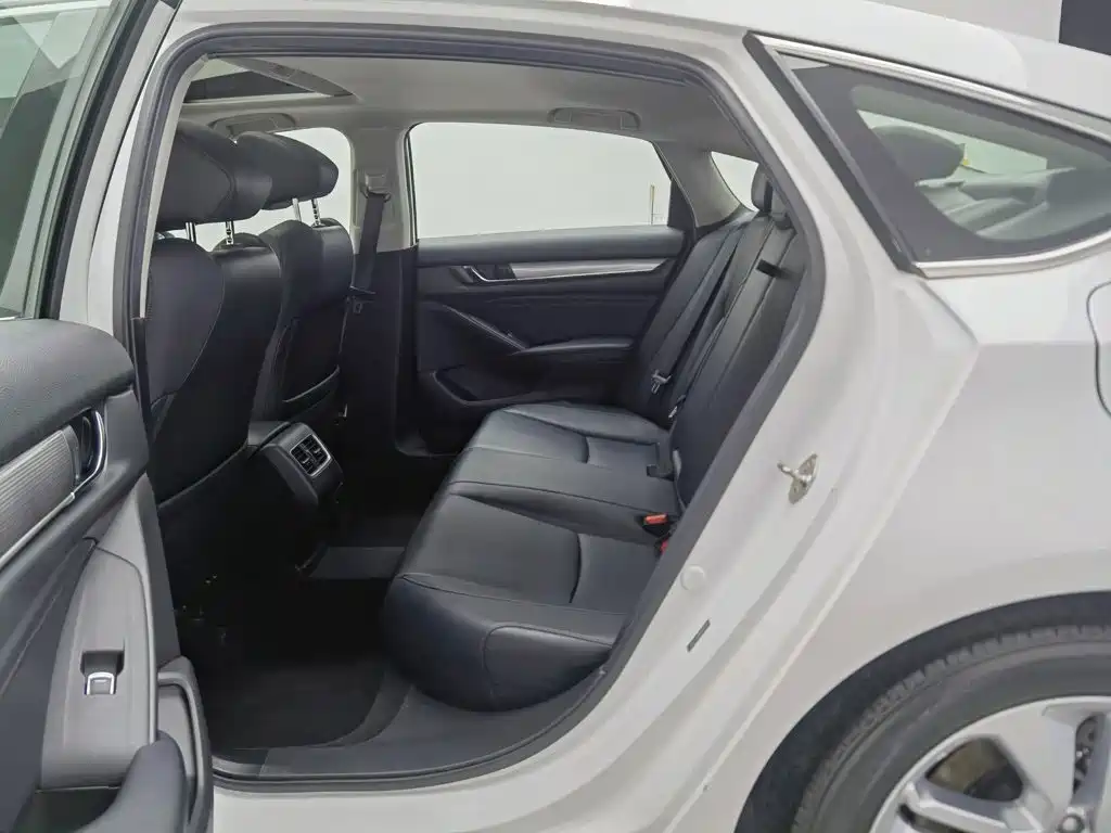 Honda Accord — фото 15