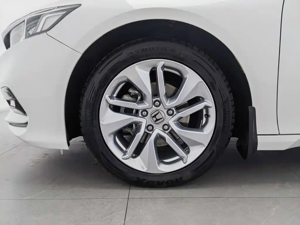 Honda Accord — фото 17