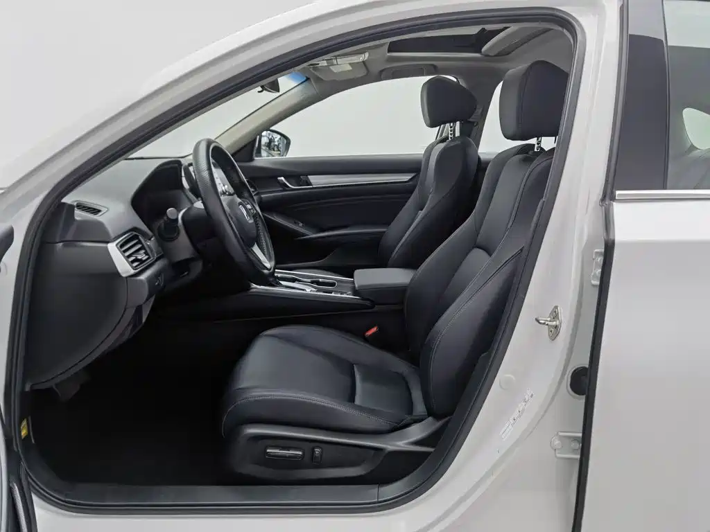 Honda Accord — фото 10