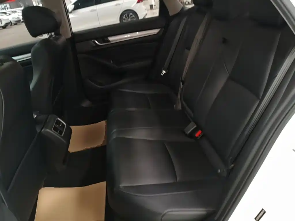 Honda Accord — фото 17