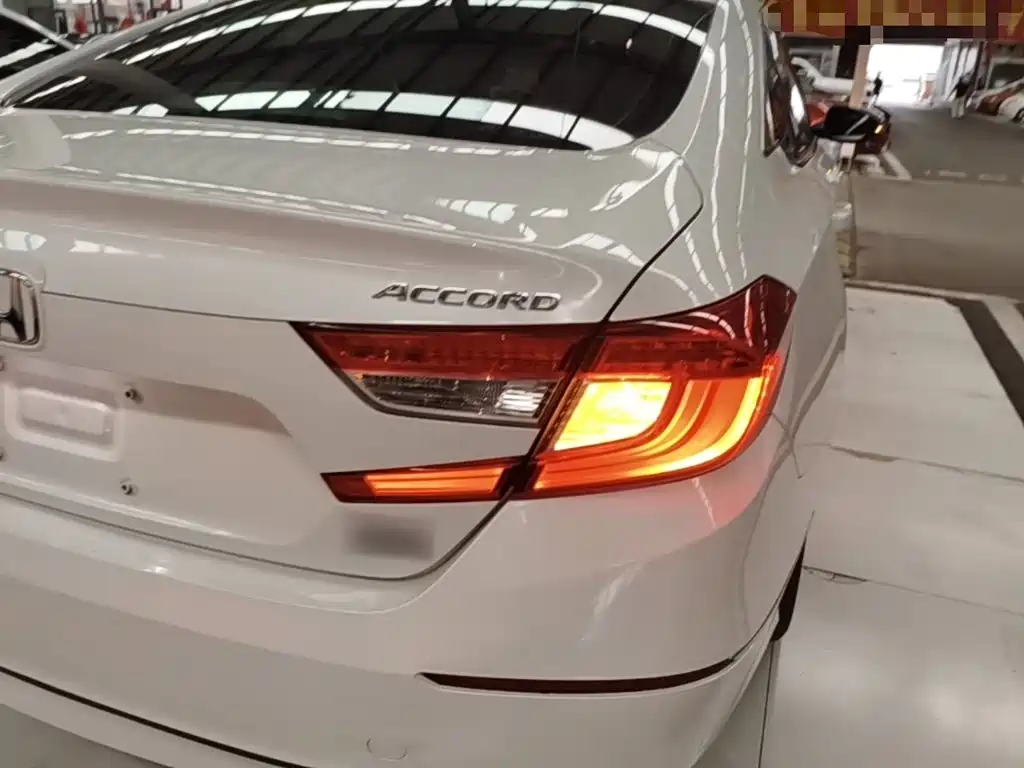 Honda Accord — фото 8