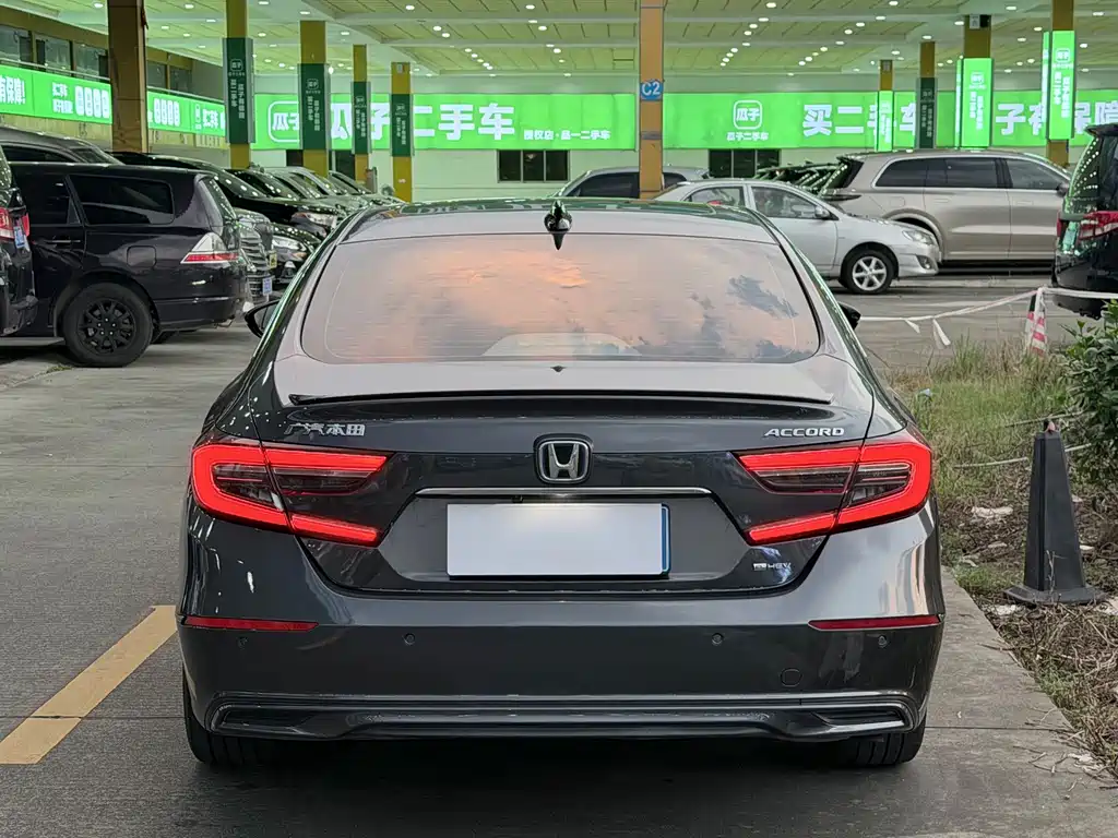 Honda Accord — фото 11