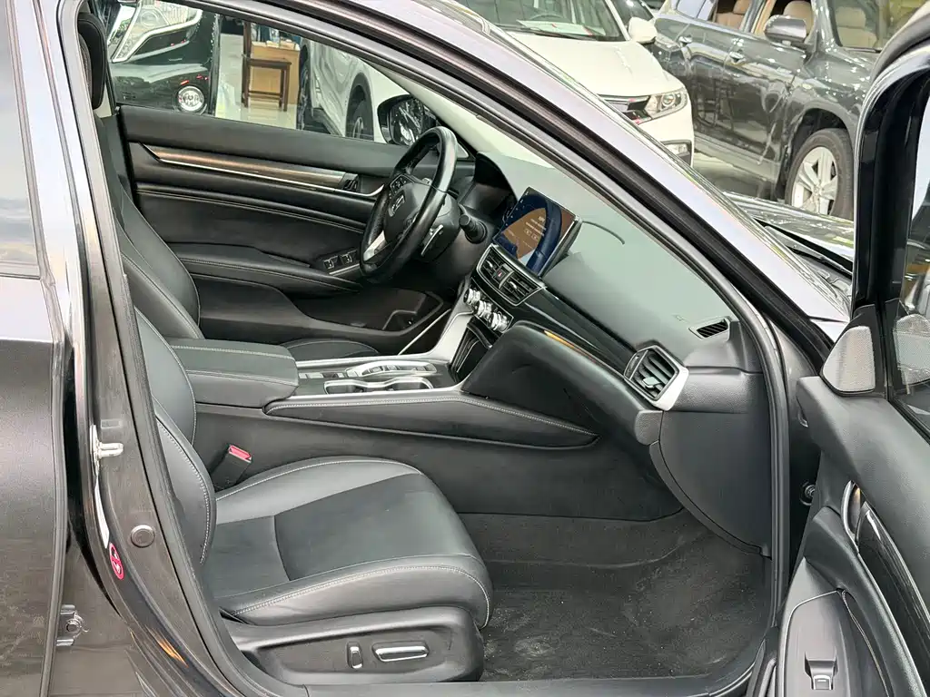 Honda Accord — фото 8