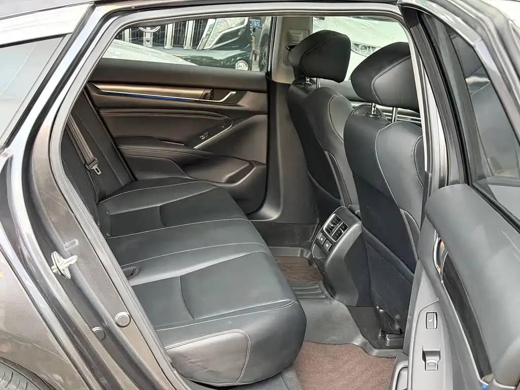 Honda Accord — фото 9