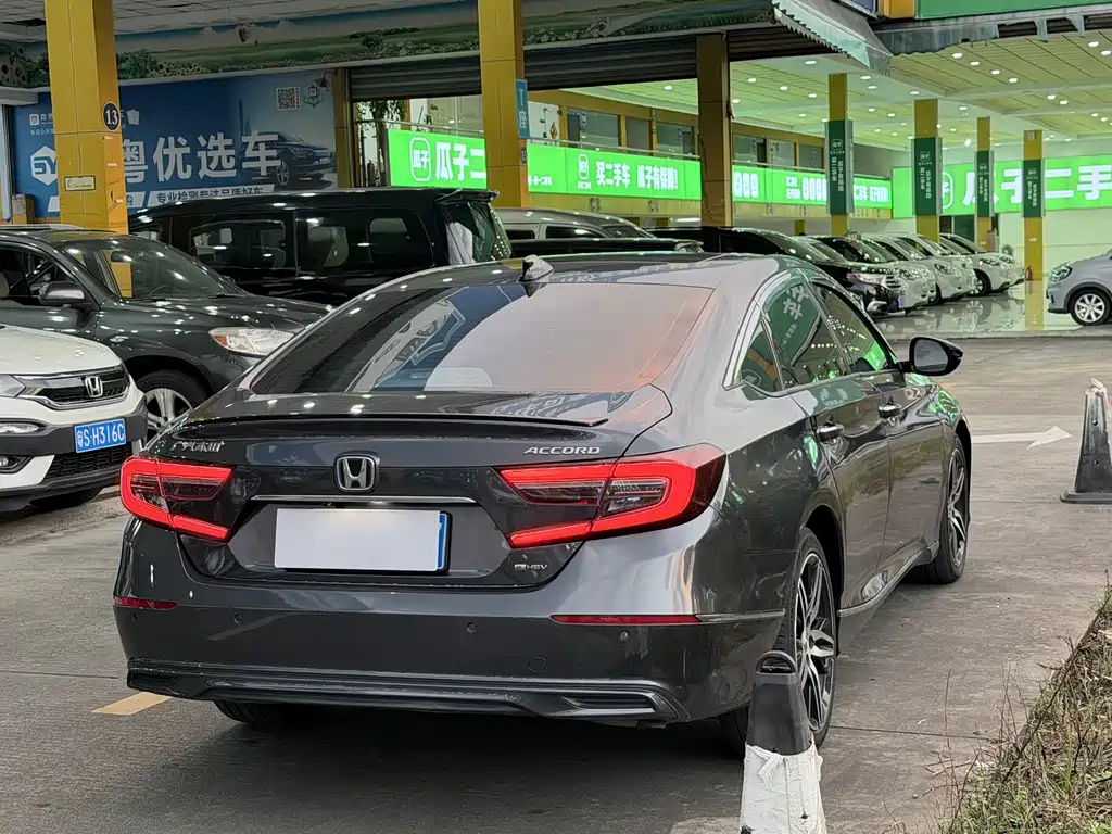 Honda Accord — фото 10