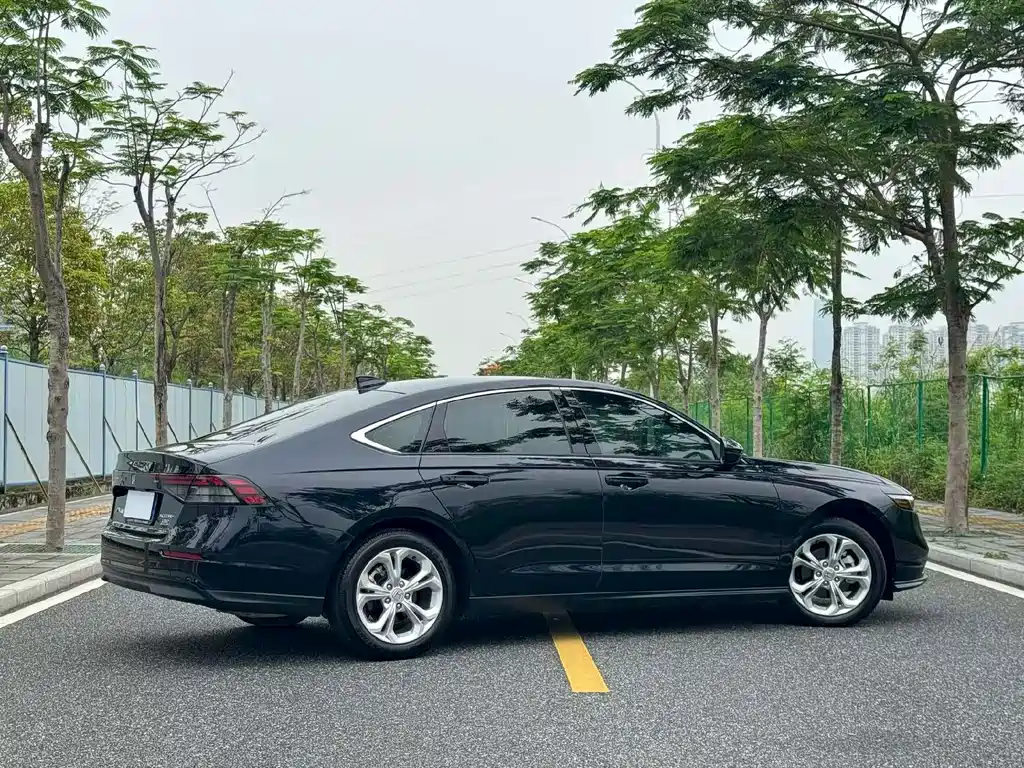 Honda Accord — фото 7