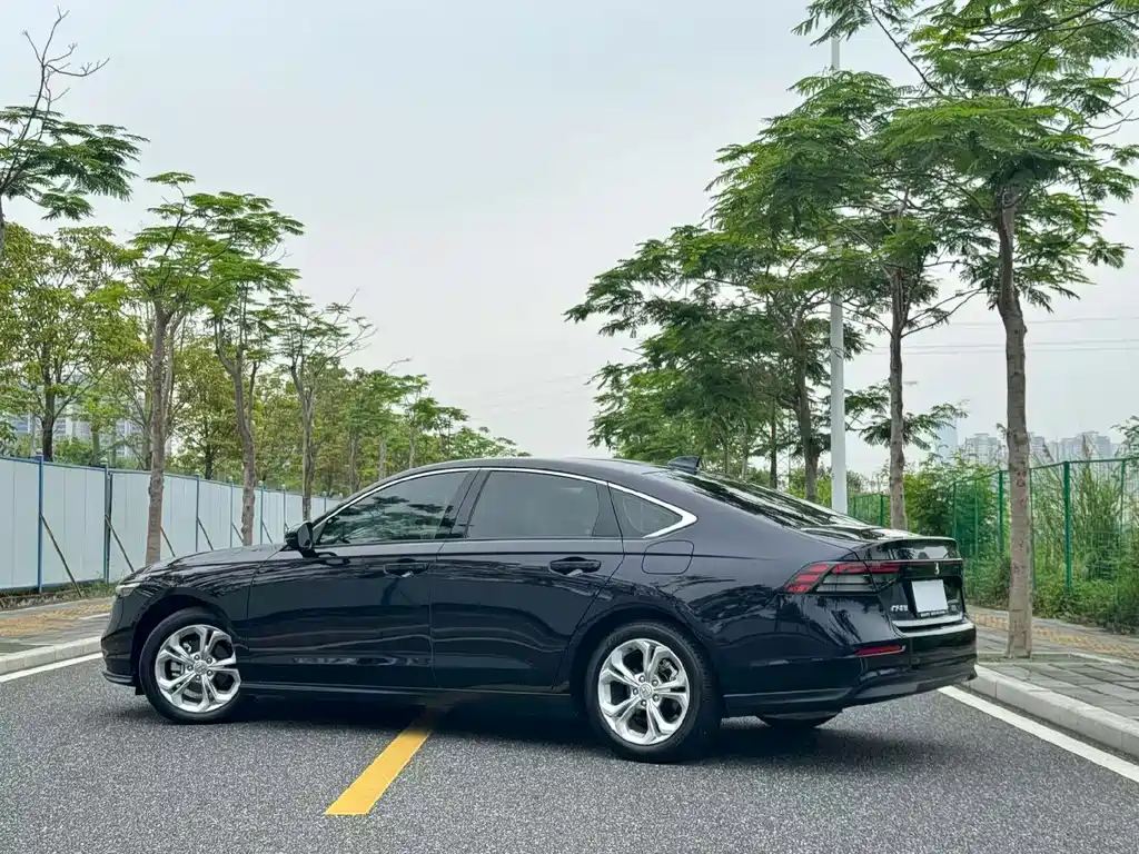 Honda Accord — фото 9