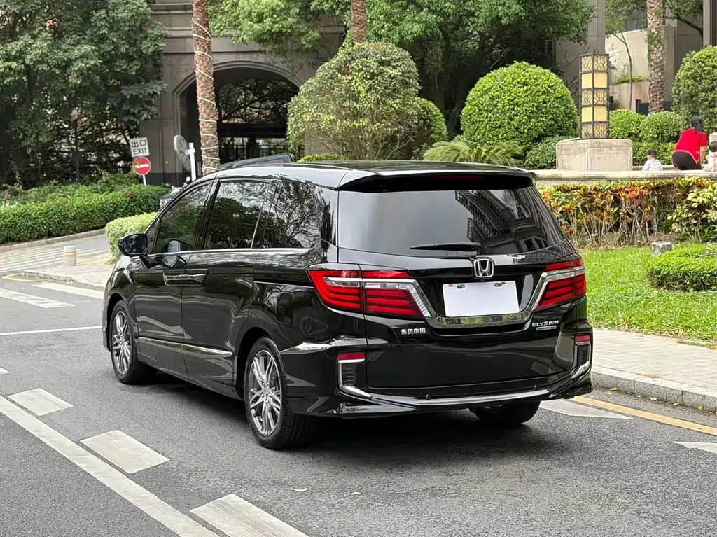 Honda Elysion — фото 17