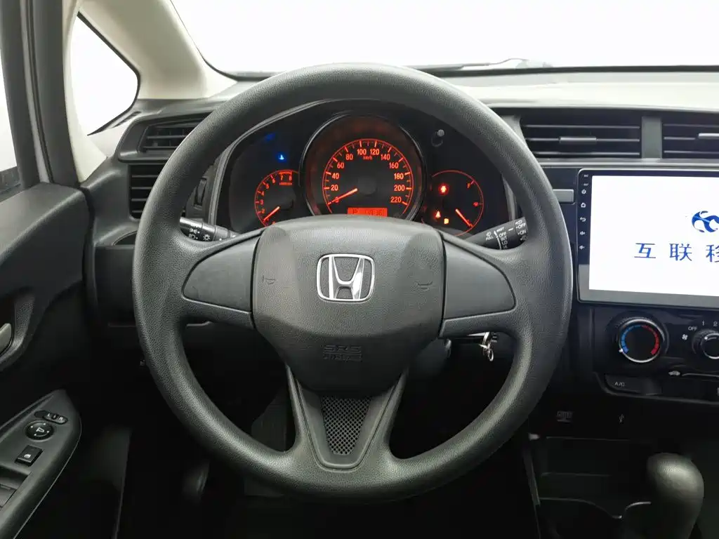 Honda Fit — фото 11