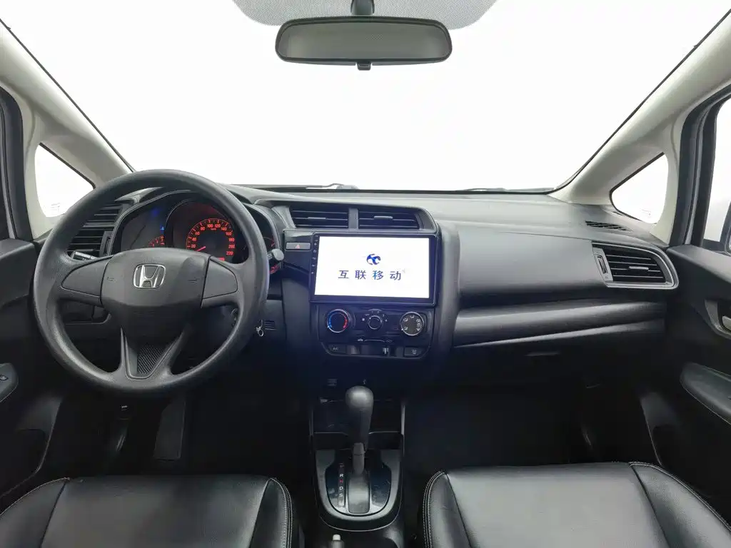 Honda Fit — фото 5