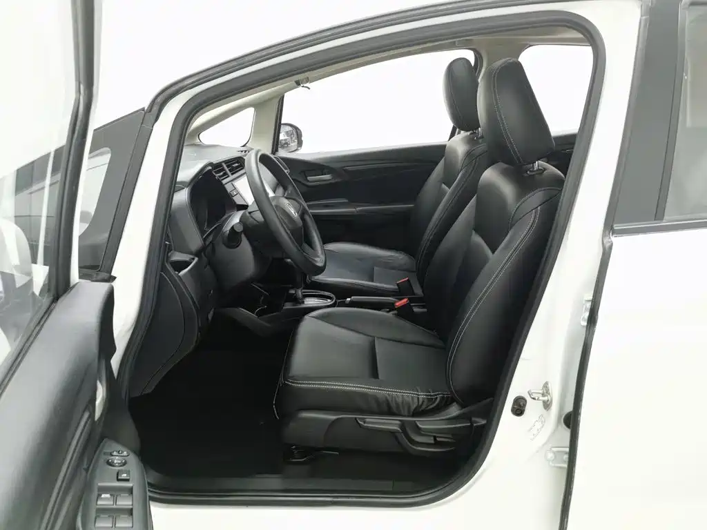 Honda Fit — фото 10