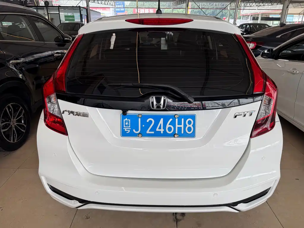 Honda Fit — фото 11
